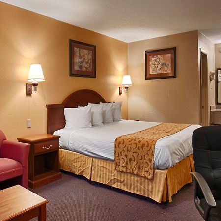 Best Western Delhi Inn Εξωτερικό φωτογραφία