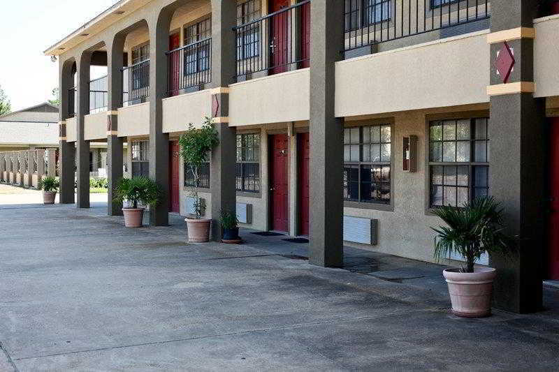 Best Western Delhi Inn Εξωτερικό φωτογραφία