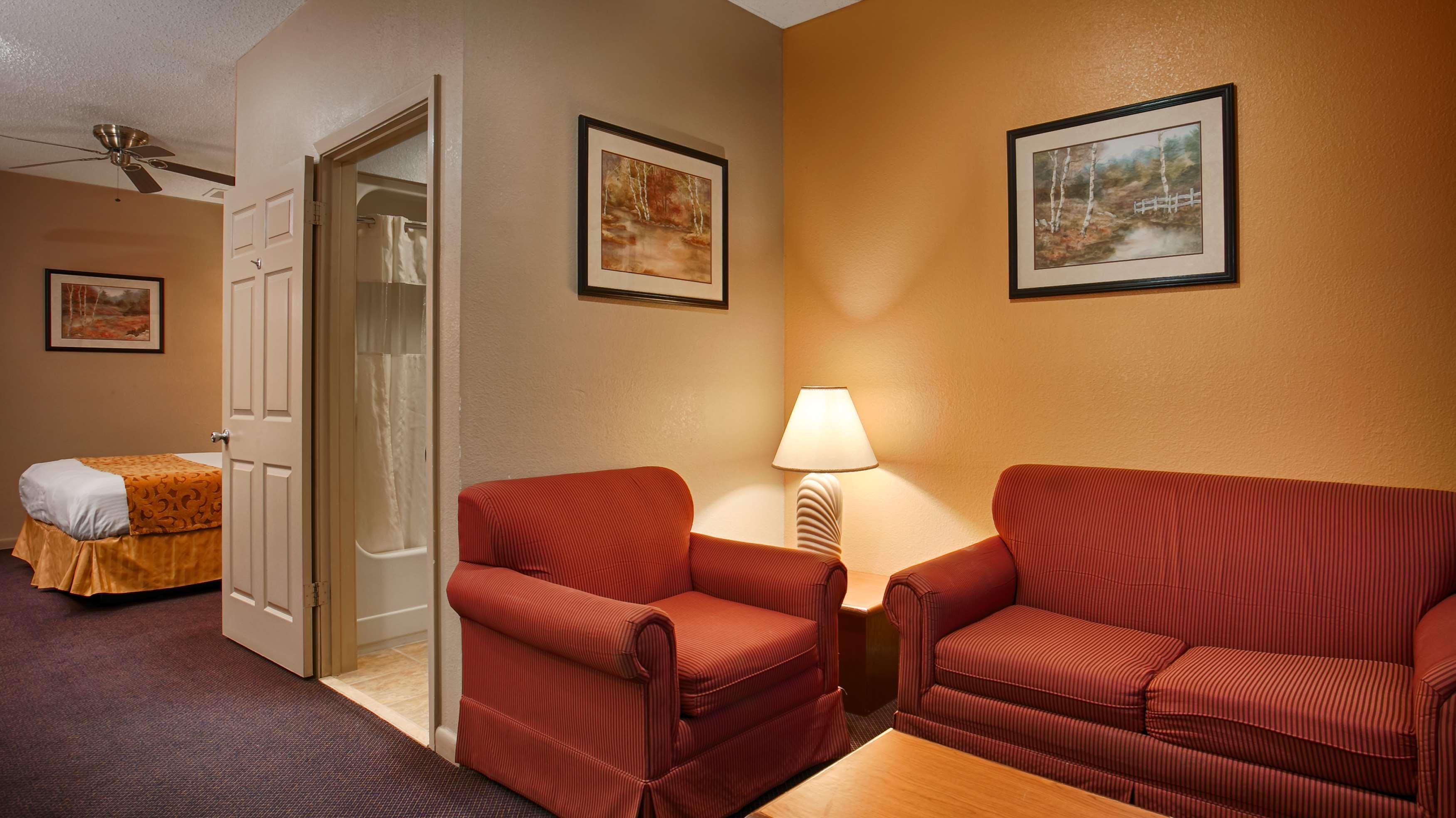 Best Western Delhi Inn Εξωτερικό φωτογραφία